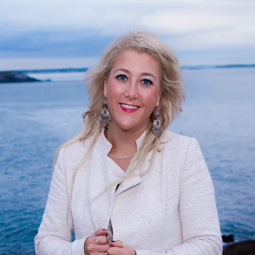 Portrait of Julie Johnson