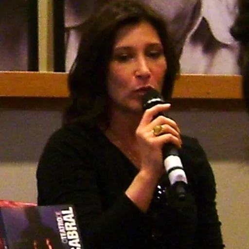 Portrait of Beth Goulart