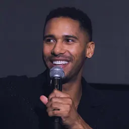 Portrait of Elliot Knight