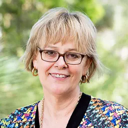 Portrait of Caroline Finch