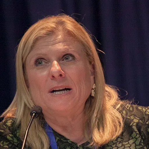 Portrait of Lisa Lutoff-Perlo