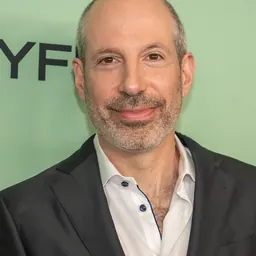 Portrait of Noah Oppenheim