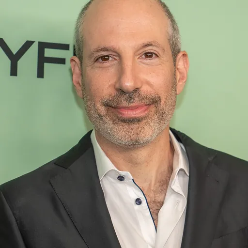Portrait of Noah Oppenheim