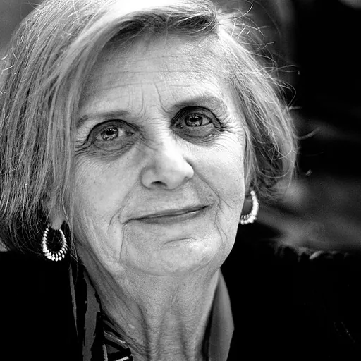 Portrait of Tova Friedman