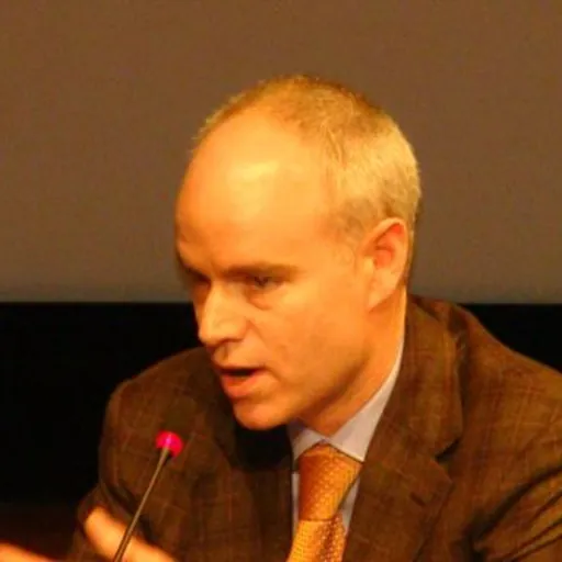 Portrait of Joseph Kahn
