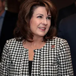 Portrait of Sine Kerr