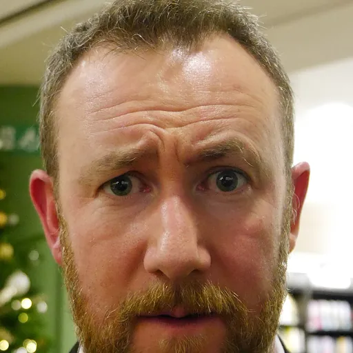 Portrait of Alex Horne