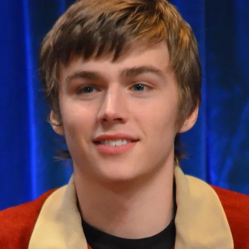 Portrait of Miles Heizer