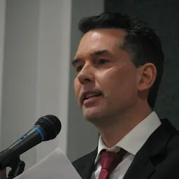 Portrait of Tim Louis
