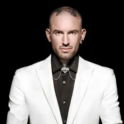 Portrait of Ben Saunders