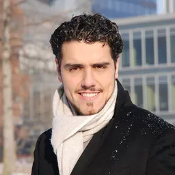 Portrait of Thiago Arancam