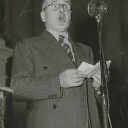 Portrait of Tom Garland