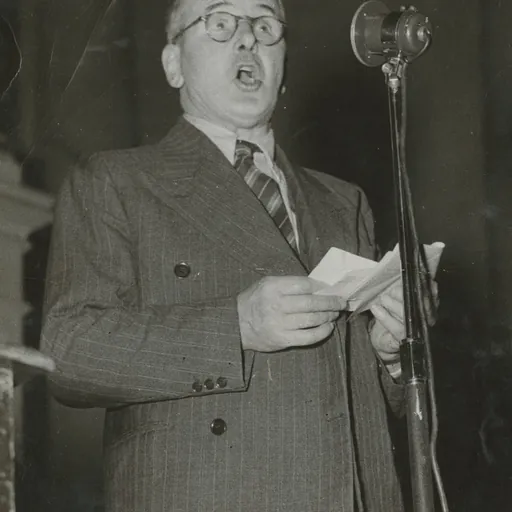 Portrait of Tom Garland