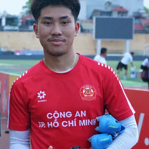 Portrait of Khoa Ngo