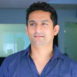 Portrait of Sam Fernandes