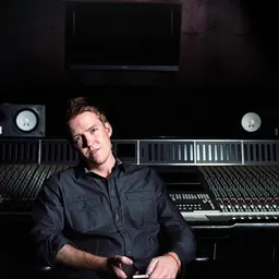 Portrait of DJ Frank E