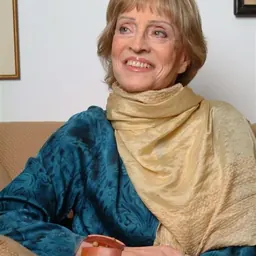 Portrait of Dvora Omer