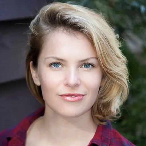 Portrait of Maree Lowes