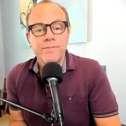Portrait of Tom Papa