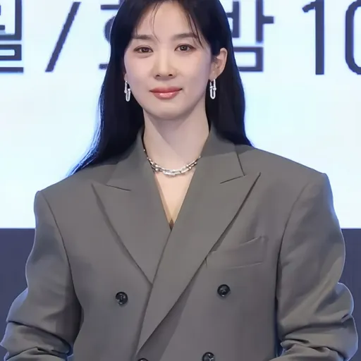 Portrait of Lee Chung-ah