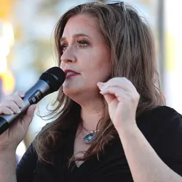Portrait of Liz Harris