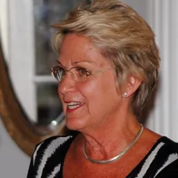 Portrait of Di McCarthy