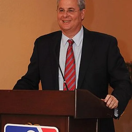 Portrait of Jorge E. Pérez-Díaz