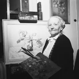 Portrait of Hetty Broedelet-Henkes