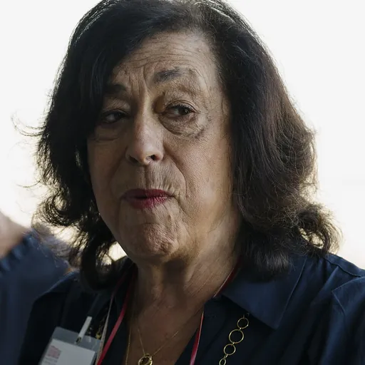 Portrait of Lynne Meadow