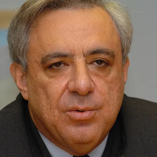 Portrait of Vartan Oskanian