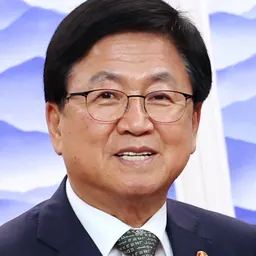 Portrait of Choi Kyo-jin