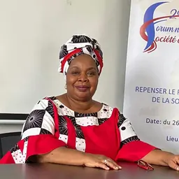 Portrait of Léonnie Kandolo