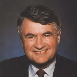 Portrait of Russell MacLellan