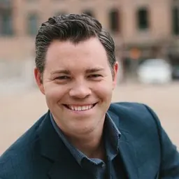 Portrait of Jason Hewlett