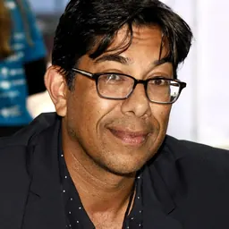 Portrait of Greg van Eekhout