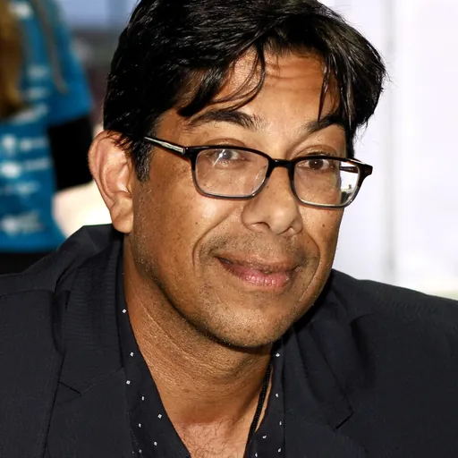 Portrait of Greg van Eekhout