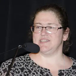Portrait of Dana Pe'er