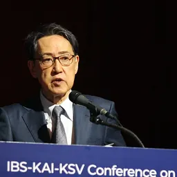 Portrait of Yoshihiro Kawaoka