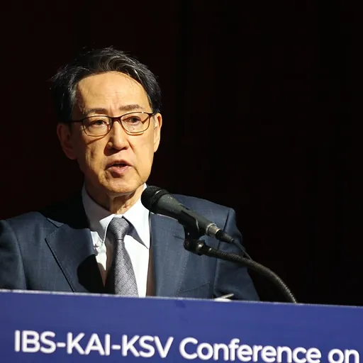 Portrait of Yoshihiro Kawaoka