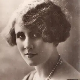 Portrait of Emmy Lynn