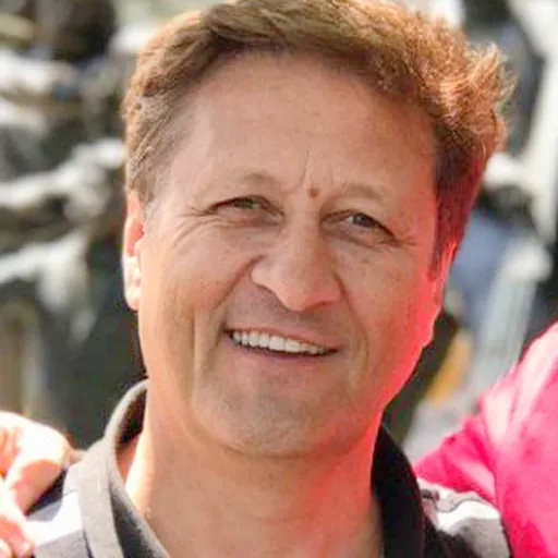 Portrait of Ron Schuler