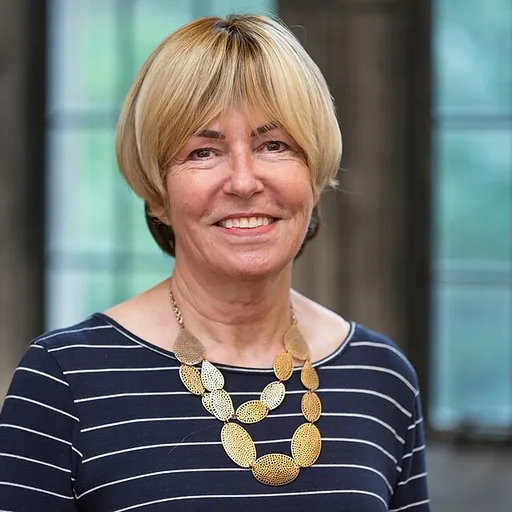 Portrait of Linda Waite