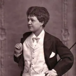 Portrait of Laurence Grivot