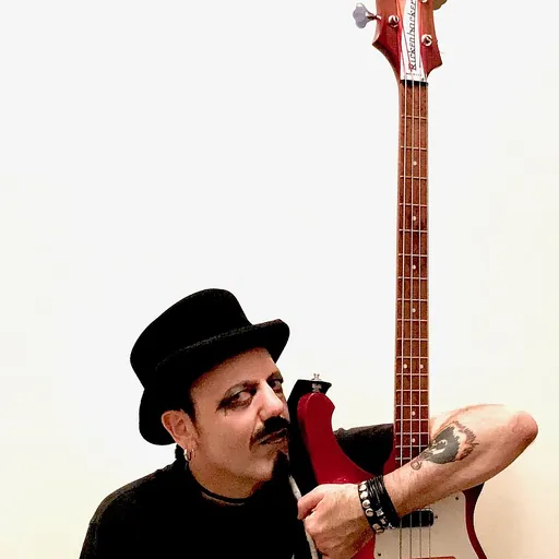 Portrait of Leeno Dee