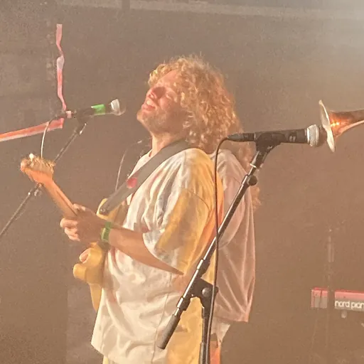 Portrait of Benny Sings