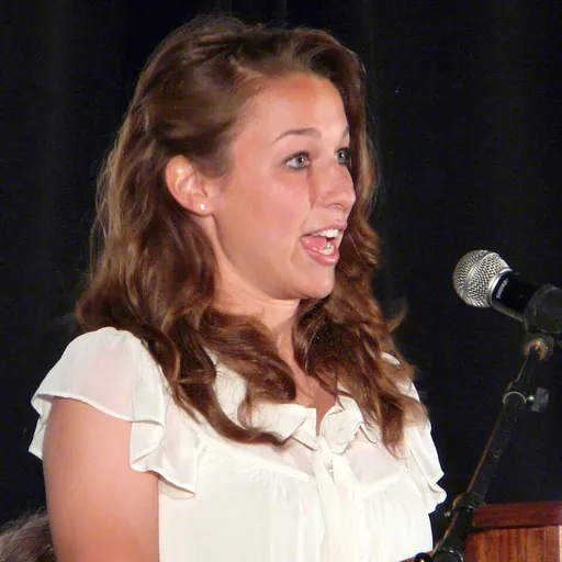 Portrait of Alyssa Lagonia