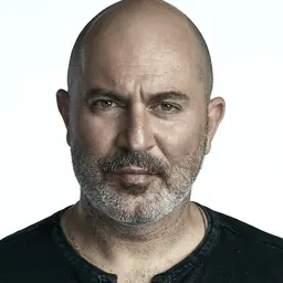 Portrait of Lior Raz