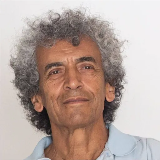 Portrait of Avshalom Elitzur