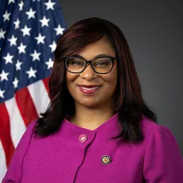 Portrait of Janelle Bynum