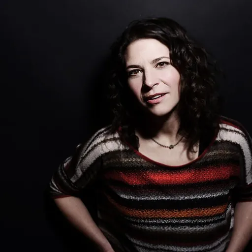Portrait of Kris Delmhorst
